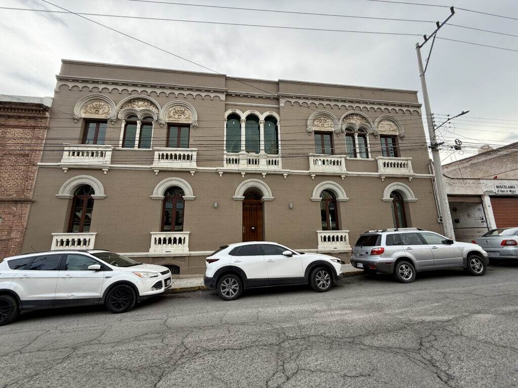 Edificio multiusos Abasolo. Casona Centro